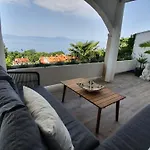 Divine View Apartma Apartamento *