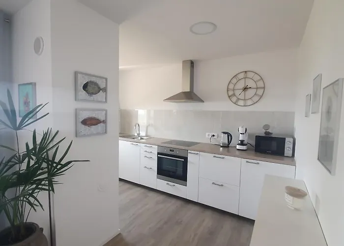 Divine View Apartma *